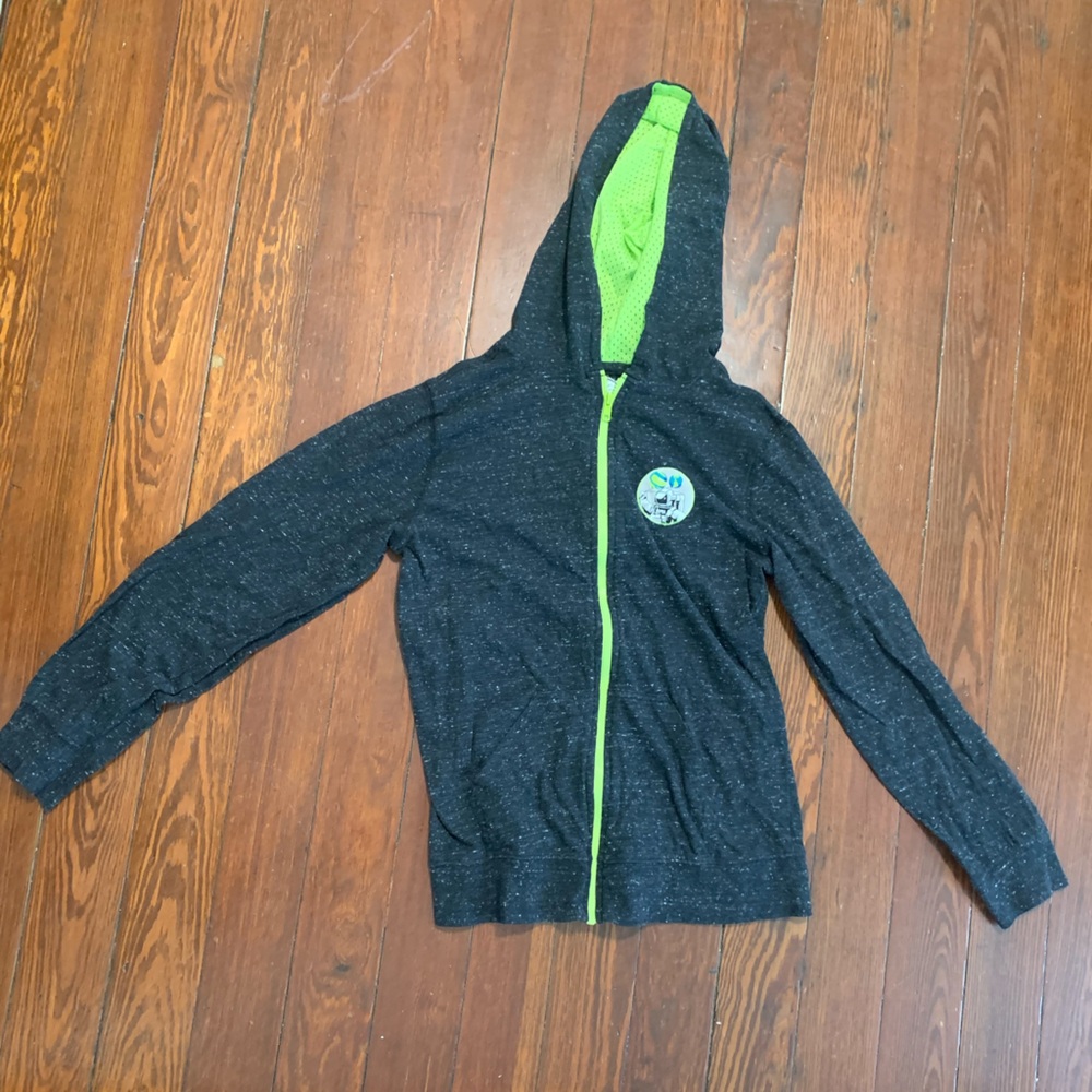 This is a size XL (14-16), has zipper, very lightweight, and has pockets 😁